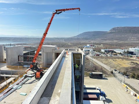 Видео: Катина 2000 и монтаж стъклопакети на покрива на Фикосота с помощта на Jekko SPX532