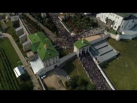 Видео: 20-тысячный Крестный ход в Почаев 2017 год