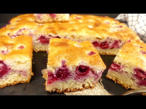 Видео: Пирог 5 стаканов с вишней! Вкуснейший манник на кефире без миксера и весов! Все размешал и в духовку