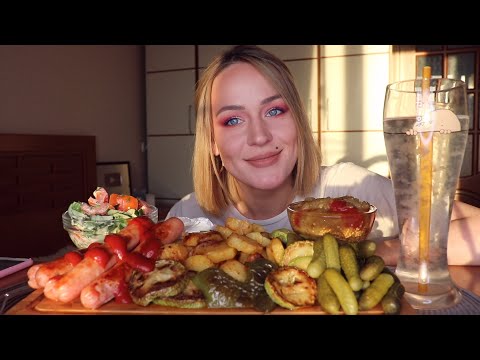 Видео: MUKBANG | Запеченный картофель, сосиски, куча овощей | Baked potatoes, sausages не ASMR