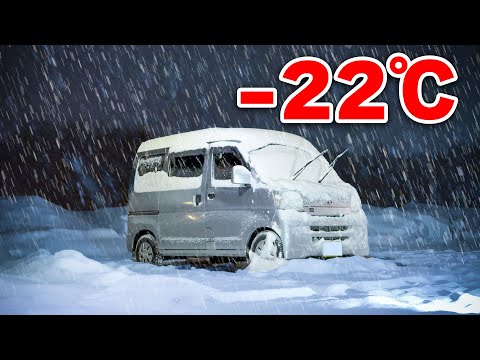 Видео: Жизнь в очень холодном автомобиле -22℃ сразу после доставки | самый маленький кемпер[SUB]