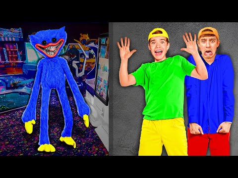 Видео: За Нами Охотится ХАГИ ВАГИ В Игровом Центре !