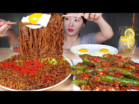 Видео: ASMR MUKBANG | 🌶 Острый перец чили кимчи 🌶 Лапша с черной фасолью X3 Острый перец чили