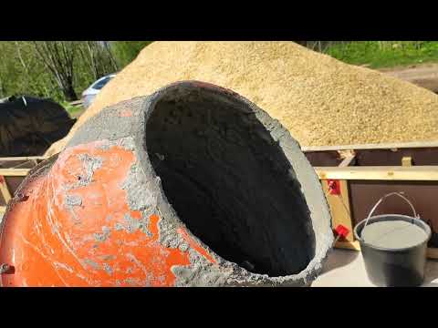 Видео: первые замесы опилкобетона (арболита)