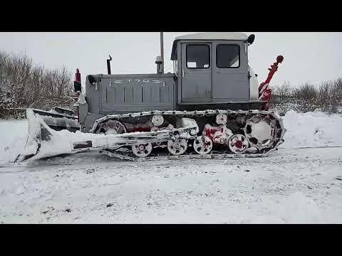 Видео: Зима.Чистка дороги.Трохи дрифту на Т-74