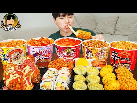 Видео: ASMR MUKBANG небольшой магазин, острый рамэн, хот-доги, кимбап, ттеокбокки !! Корейский магазин