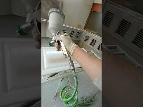 Видео: Покрытие полиуретановым грунтом фасадов из МДФ