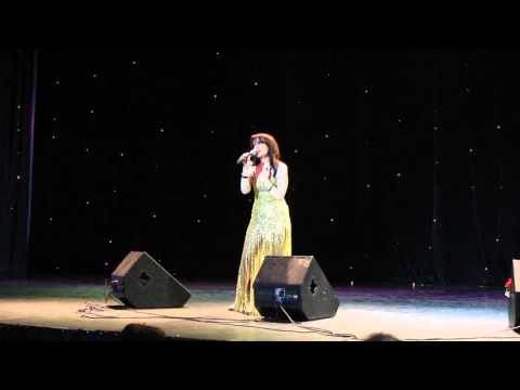 Видео: днем и ночью Мила Романиди