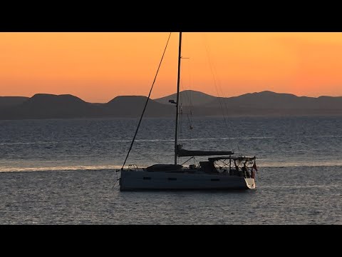 Видео: ♡3. LANZAROTE Канарський острів. Перший день, як з голодного краю😃. Пролітали дроном. PLAYA DORADA. 
