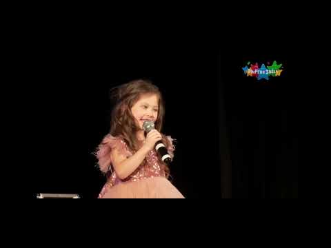 Видео: Анисимова Полина, 5 лет.  Если на небе тучи.