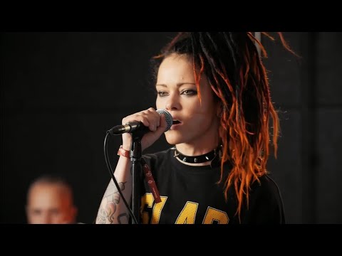 Видео: Дария Ставрович - Круги На Воде ( Акустическая версия. МУЗLOFT ) #слот #нуки #новаямузыка