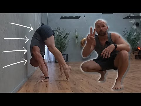 Видео: Жим стоя на руках: открываем секрет с помощью этих двух упражнений спиной к стене