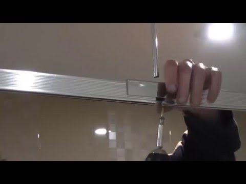 Видео: Карниз в ванную - монтаж ( профиль гнём по дуге).