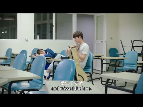 Видео: Золушка засыпает, босс перестает скрывать любовь и играет для нее на гитаре