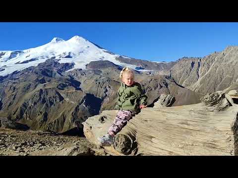 Видео: Чегет.. канадки.. Алисия с мамой.. октябрь 2024.