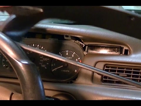Видео: Снятие и замена приборной панели и подсветки Toyota Camry 1997 года