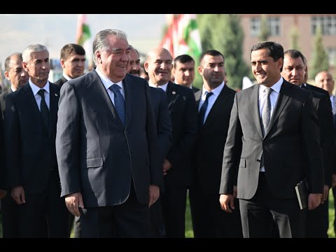 Видео: Оғози сафари корӣ дар ноҳияи Файзобод ва боздид аз намоиши маҳсулоти кишоварзӣ