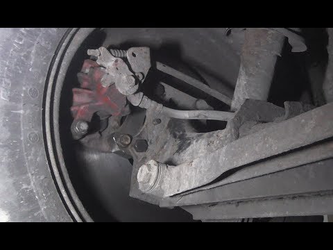 Видео: Из колхозницы в городскую девушку Ауди А6 С4. Задние тормоза