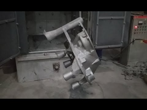 Видео: Формовка по ХТС и заливка корпуса картера чугуном ВЧ50