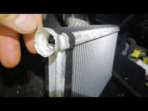 Видео: Замена радиатора печки Honda CR-V 3.