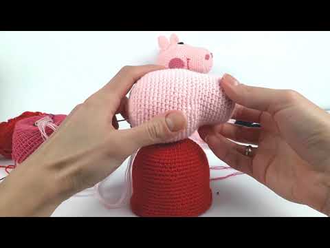 Видео: Свинка Пеппа крючком, мастер класс. Peppa pig. (Видео урок 4. Сборка)