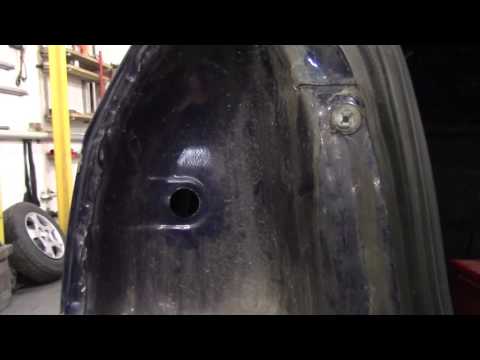 Видео: Кузовной ремонт. Хендай Акцент, ремонт заднего крыла споттером. Body repair.