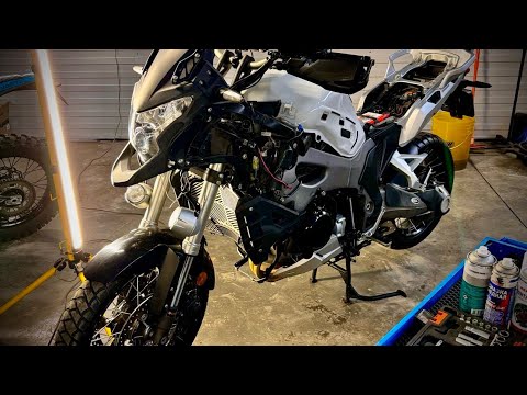 Видео: Ремонт Мотоцикла Honda - замена подшипников прогрессии / установка фары