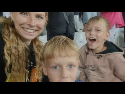 Видео: vlog ☀️ нам сломали дерево 😢 / на дачу к бабушке / постелили жидкое стекло /футбол на стадионе ⚽