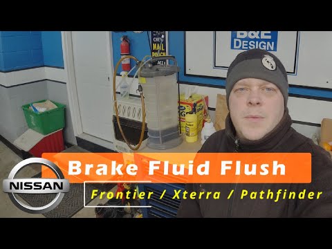 Видео: Как слить тормозную жидкость на Nissan Frontier и Xterra