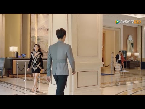 Видео: Си И искала Цзясинь три года, но неожиданно прошла мимо.