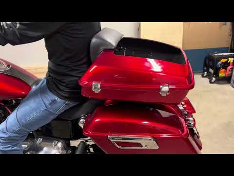 Видео: Крепление сиденья Tour Pack для мотоцикла Harley Davidson FLD Switchback SOLO 2012–2016 гг.