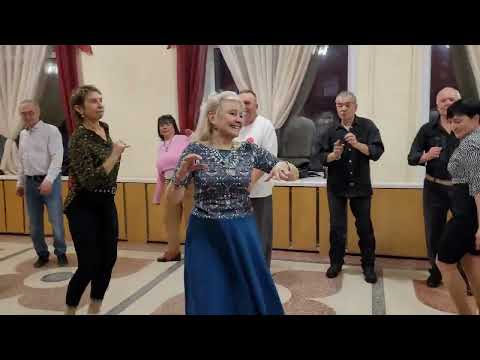 Видео: Букет из белых роз... 09.11.24...