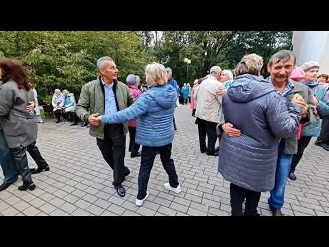 Видео: 5.10.25г... "Забыть Нельзя"... Артур Руденко... звучит в Гомельском парке... 