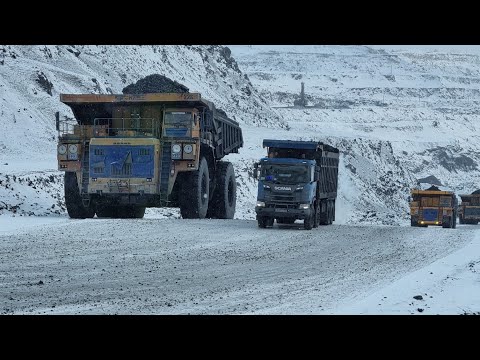 Видео: Работа водителем карьерного самосвала. Опять скользим🥶