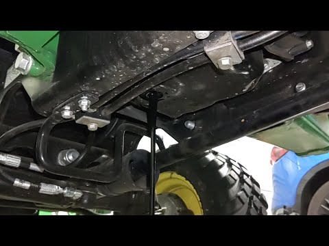 Видео: Замена масла John Deere 2025r