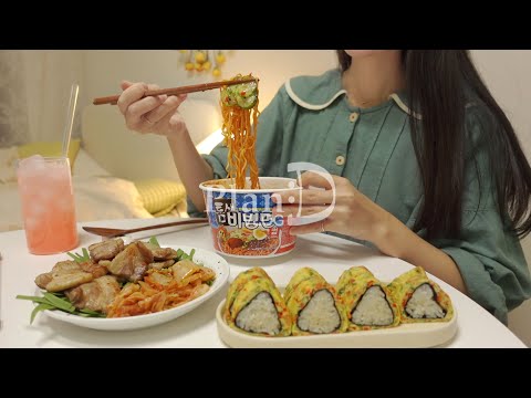 Видео: Слишком острая лапша Teumsae с рисом, рулетиком из яиц. Приготовление тангулу и покупки в CostCo