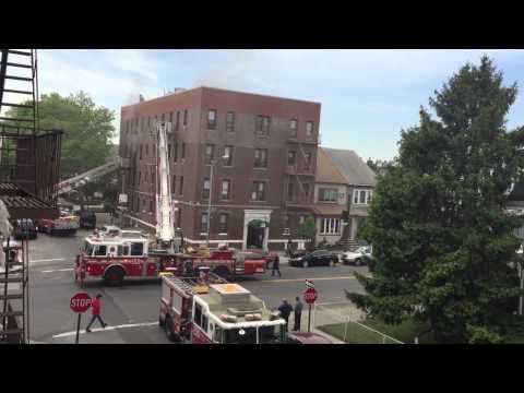Видео: Fire in New York. Пожар в Нью-Йорке. Как работают пожарные на реальном пожаре.