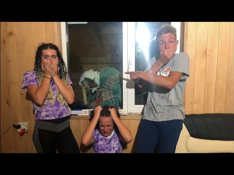 Видео: СТАРУХА ПРИШЛА К НАМ В ДОМ!