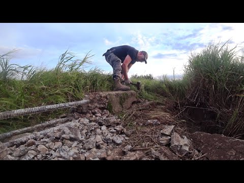 Видео: ЗДЕСЬ ТОННЫ ЖИРНОЙ АРМАТУРЫ! ДОЛБИМ БЕТОН! КОНКУРЕНТ НЕ СПРАВИЛСЯ С ЭТИМ! Коп металла