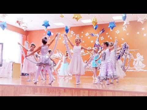 Видео: Детский «Новогодний танец снежинок»
