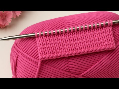 Видео: Вязать легко, всего за 2 ряда! Узоры для вязания шарфа и кардигана с ягодами