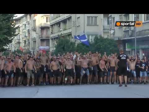 Видео: Шествието на левскарите във Велико Търново преди мача с Етър