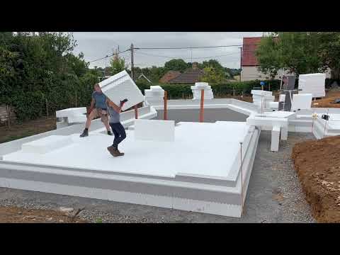 Видео: Наша самостоятельная сборка теплоизолированной армированной плиты-рафт - Isoquick - Дренаж внутри...