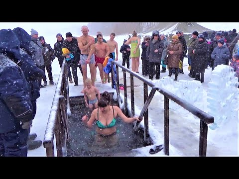 Видео: КРЕЩЕНИЕ 2020 в СИБИРИ! Orthodox bathin Epiphany