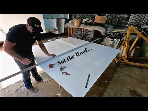 Видео: УСТАНОВКА КРЫШИ на наш самодельный автодом