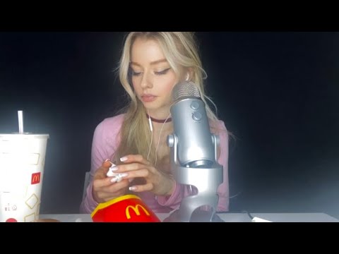 Видео: ASMR ИТИНГ МАКДОНАЛЬДС/БОЛТАЛКА/БЛИЗКИЙ ШЁПОТ/ASMR EATING MCDONALDS/MUKBANG