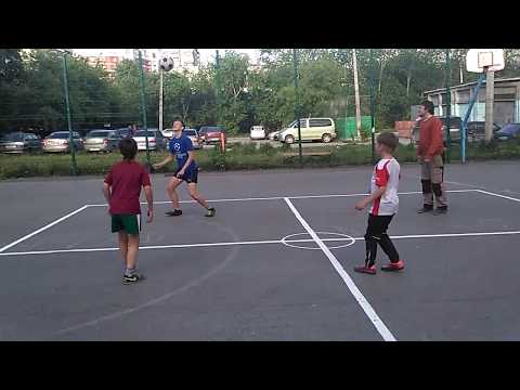 Видео: Игра в квадрат во дворе
