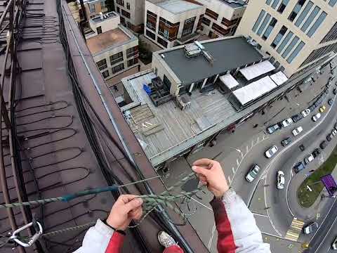 Видео: Промышленный альпинизм. Замена лампочки архитектурного освещения. БЦ Парк Мира.