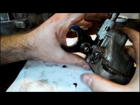 Видео: Ремонт коробки переключения передач Таврия (Ч,3 фиксация задней передачи )