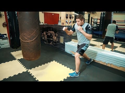 Видео: Как бить левый боковой на скачке / Это самый сильный удар в боксе